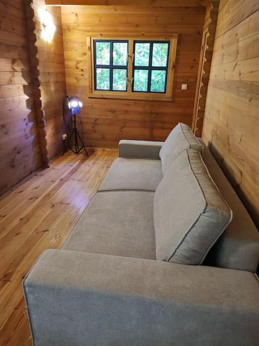 Adorable Petit Pres De La Foret Et Des Commerces Chalet